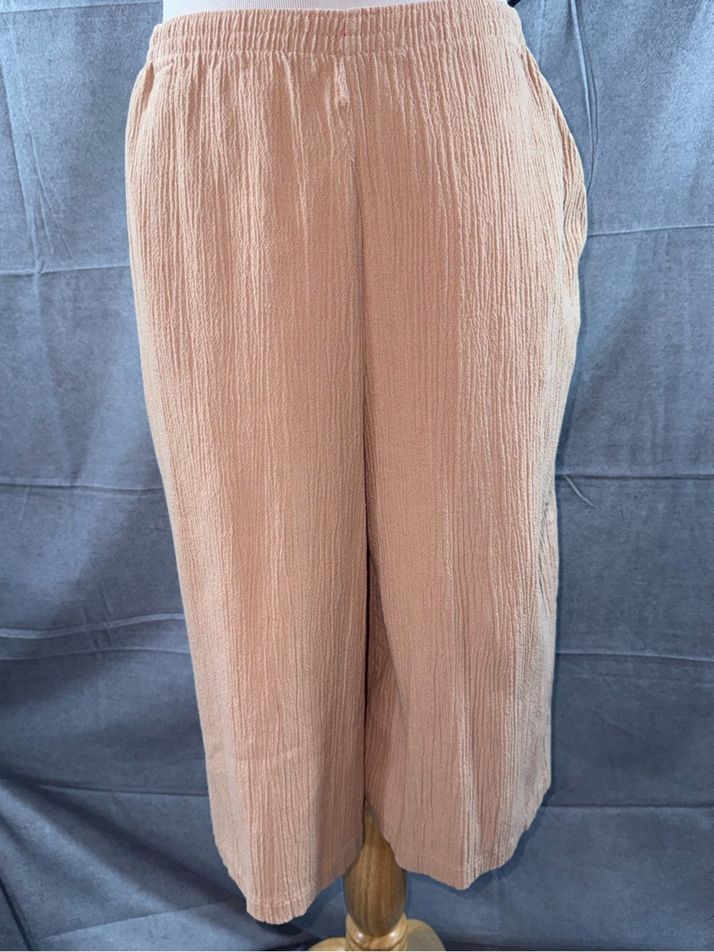 2833-Anthony Richards Peach Crinkle Wide-Leg Capris